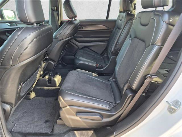 Used 2023 Jeep Grand Cherokee L Altitude AWD/4WD image 16