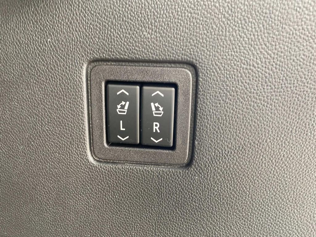 Used 2023 Chevrolet Traverse High Country image 7