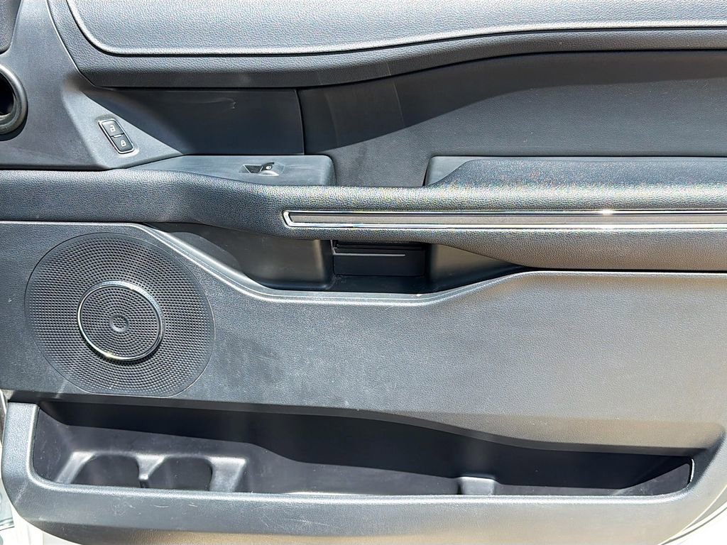 Used 2022 Ford Expedition XLT image 29