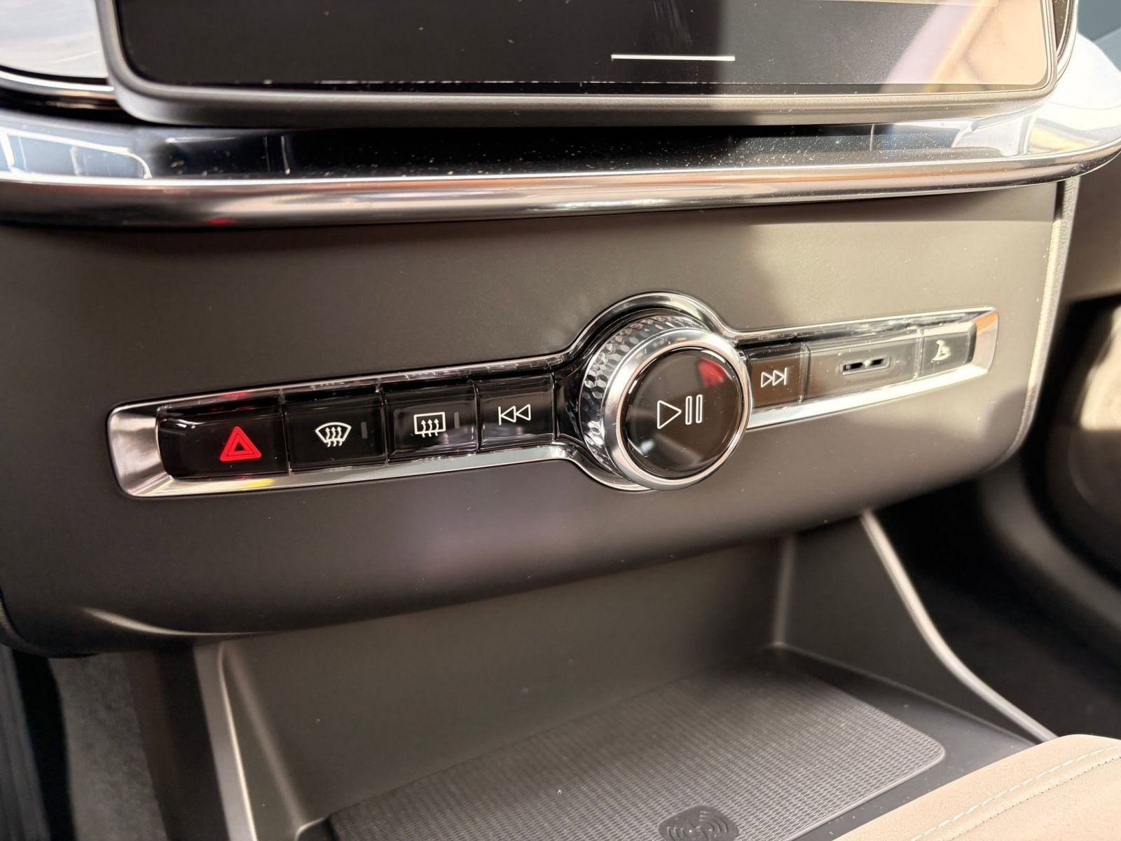 New 2026 Volvo XC90 B6 Plus image 17