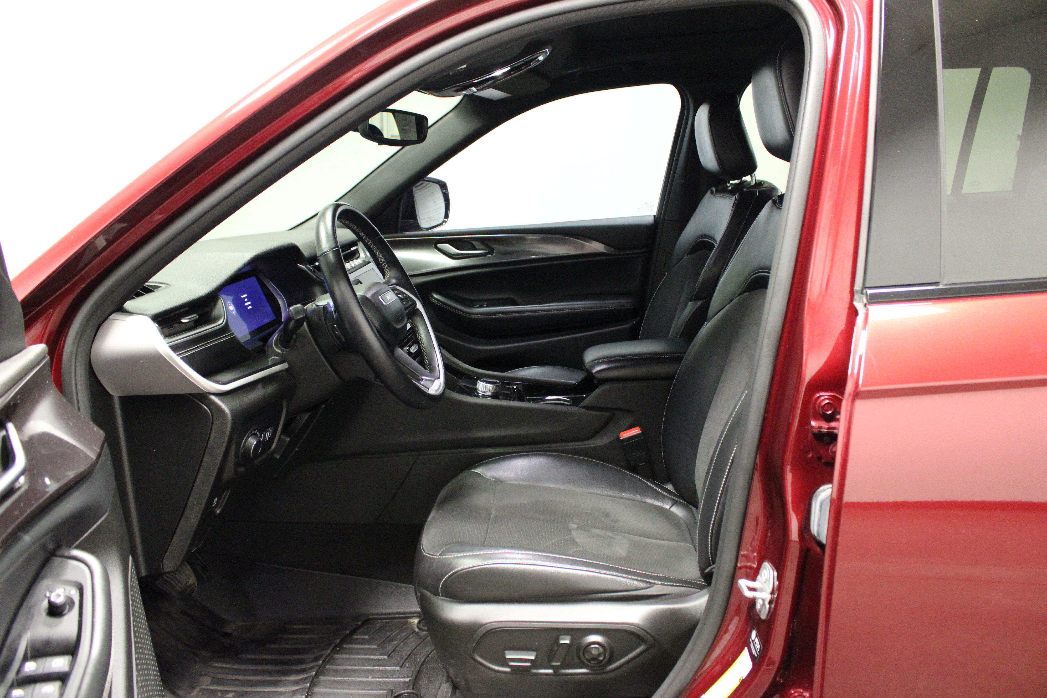 Used 2022 Jeep Grand Cherokee L Laredo image 19