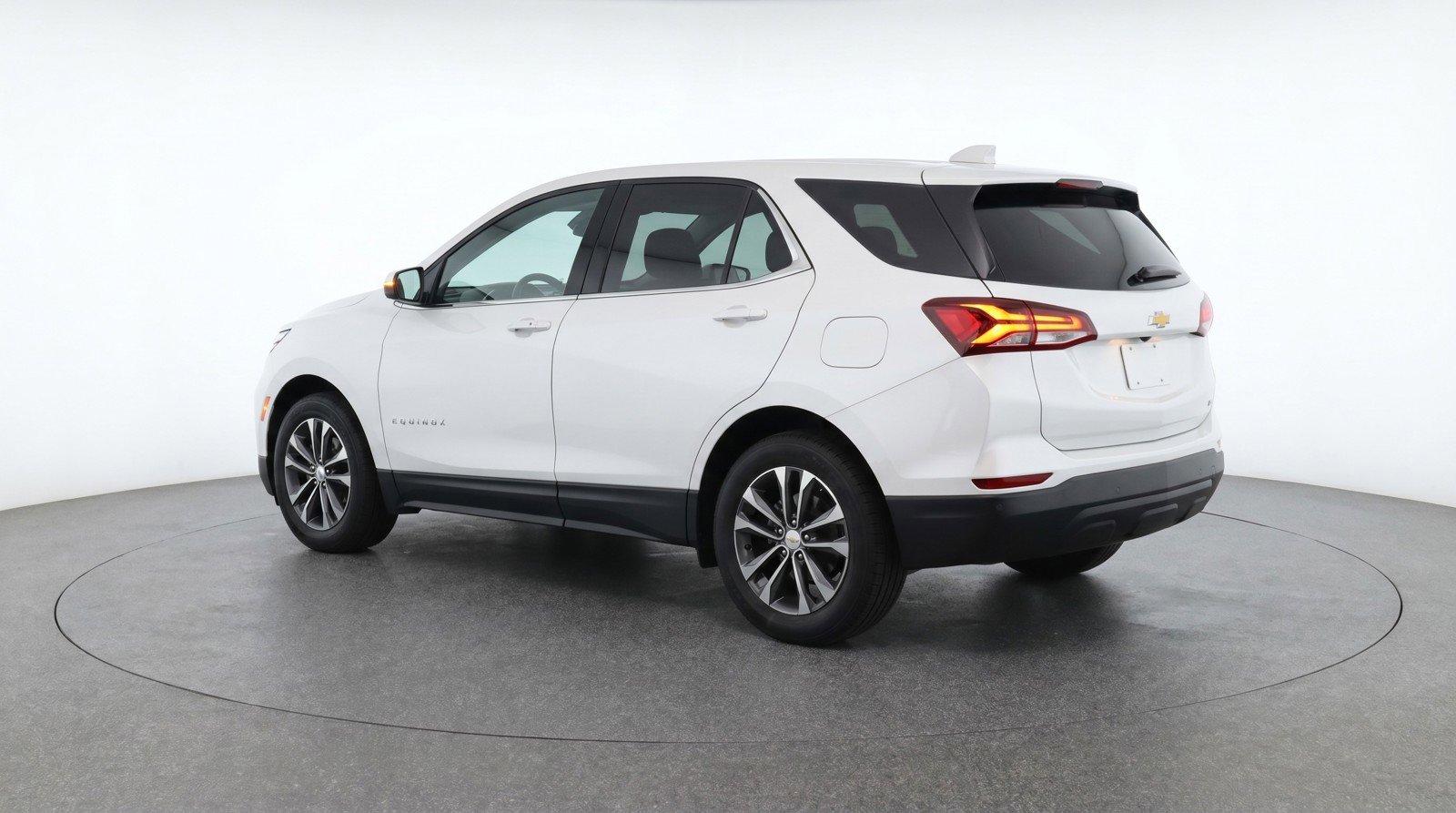 Used 2025 Chevrolet Equinox LT FWD image 6