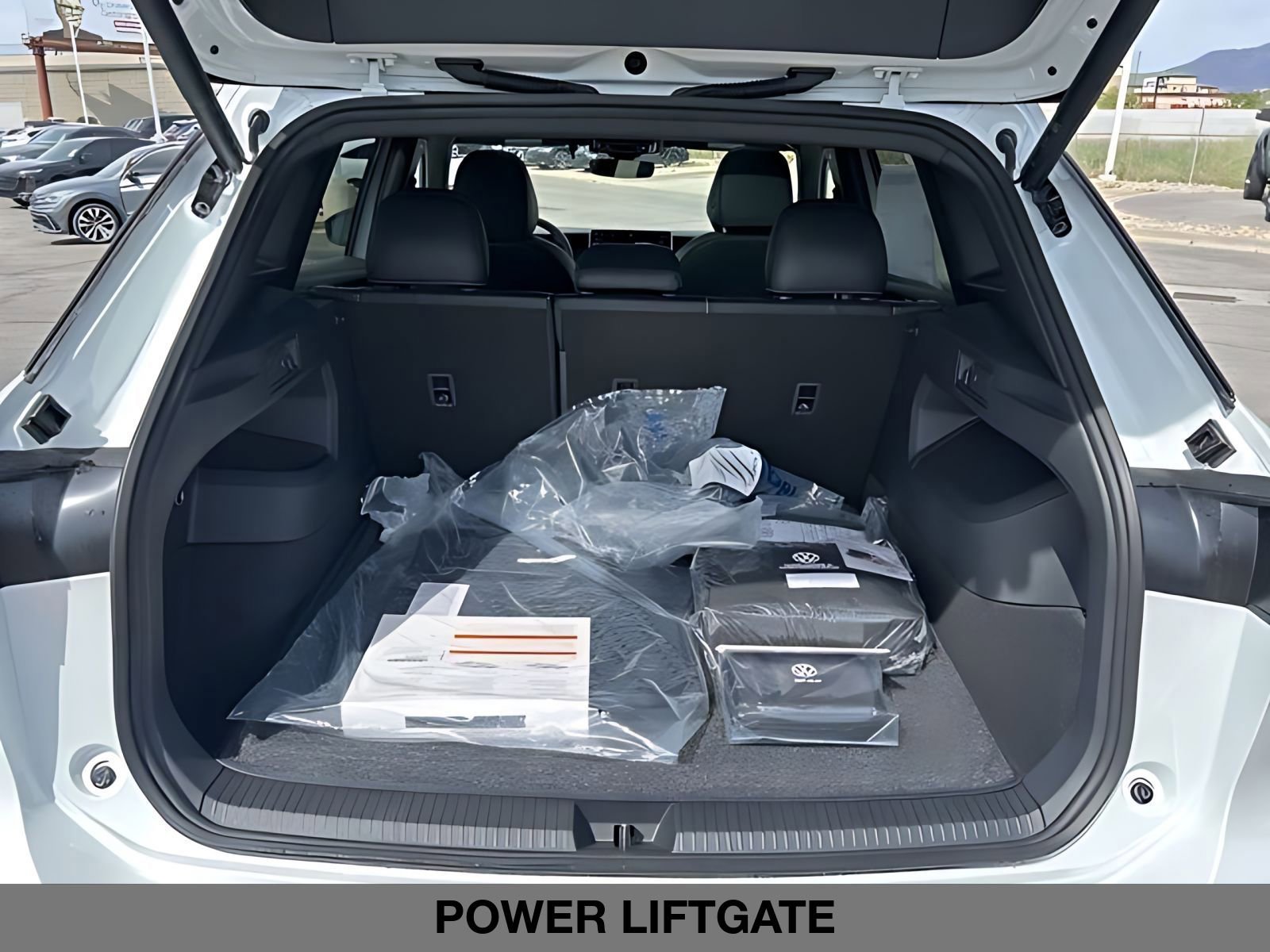 New 2026 Volkswagen Tiguan SE R-Line AWD/4WD image 15