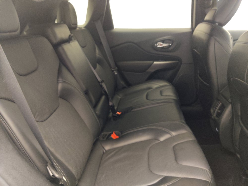 Used 2021 Jeep Cherokee Latitude Lux FWD image 19