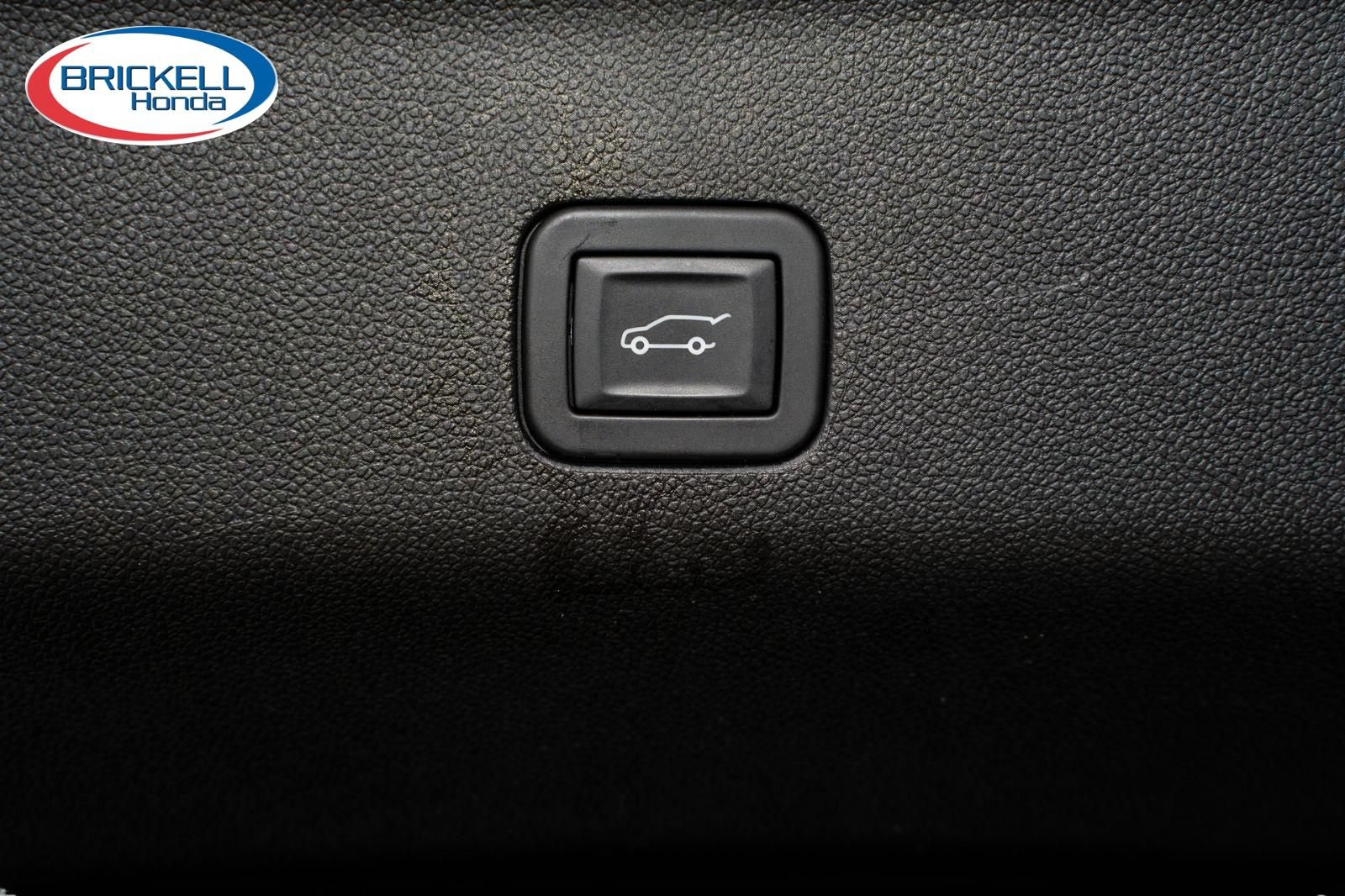 Used 2025 GMC Yukon Denali AWD/4WD image 11