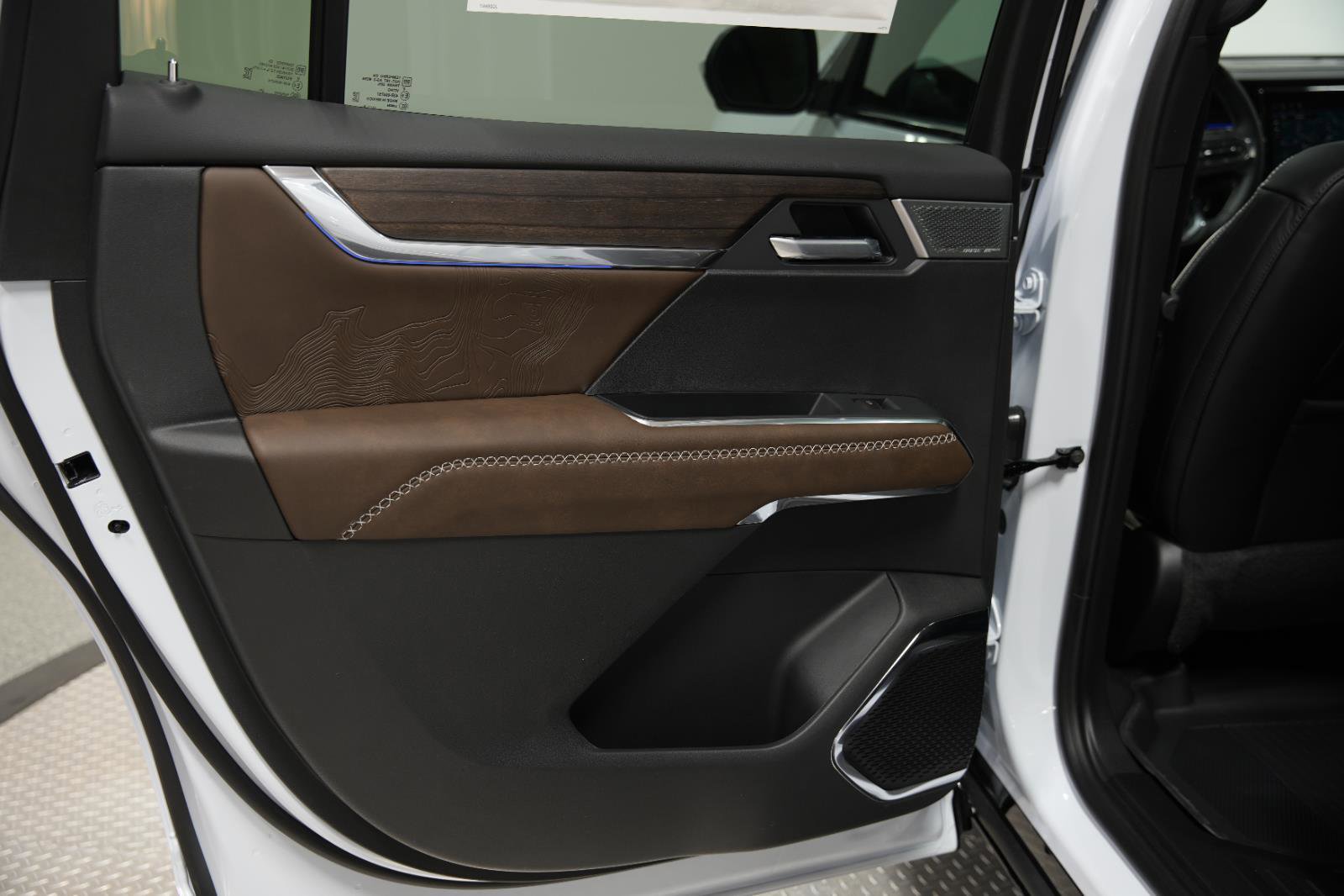 New 2026 GMC Acadia Denali Ultimate w/ LPO, Floor Liner Package image 22