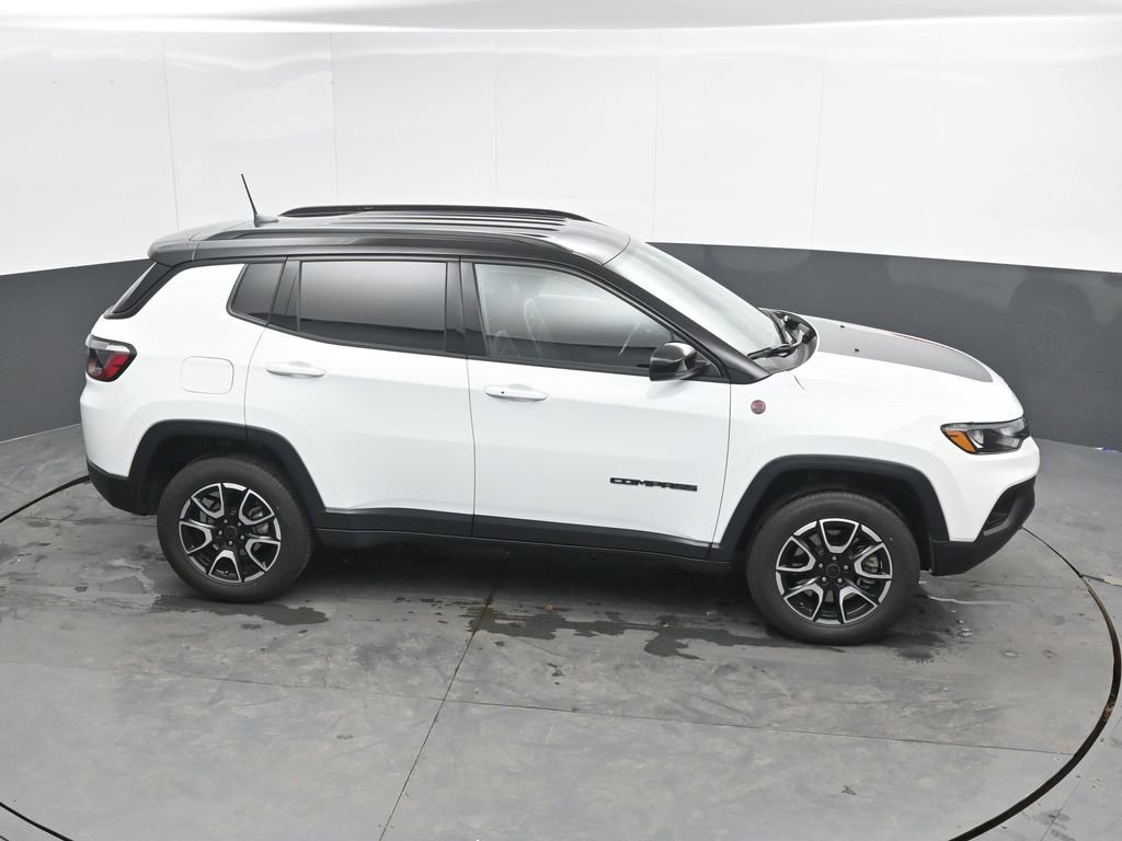 Used 2025 Jeep Compass Trailhawk image 37