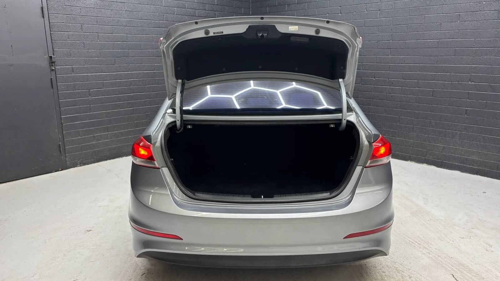 Used 2017 Hyundai Elantra SE w/ SE A/T Tech Package 03 FWD image 11