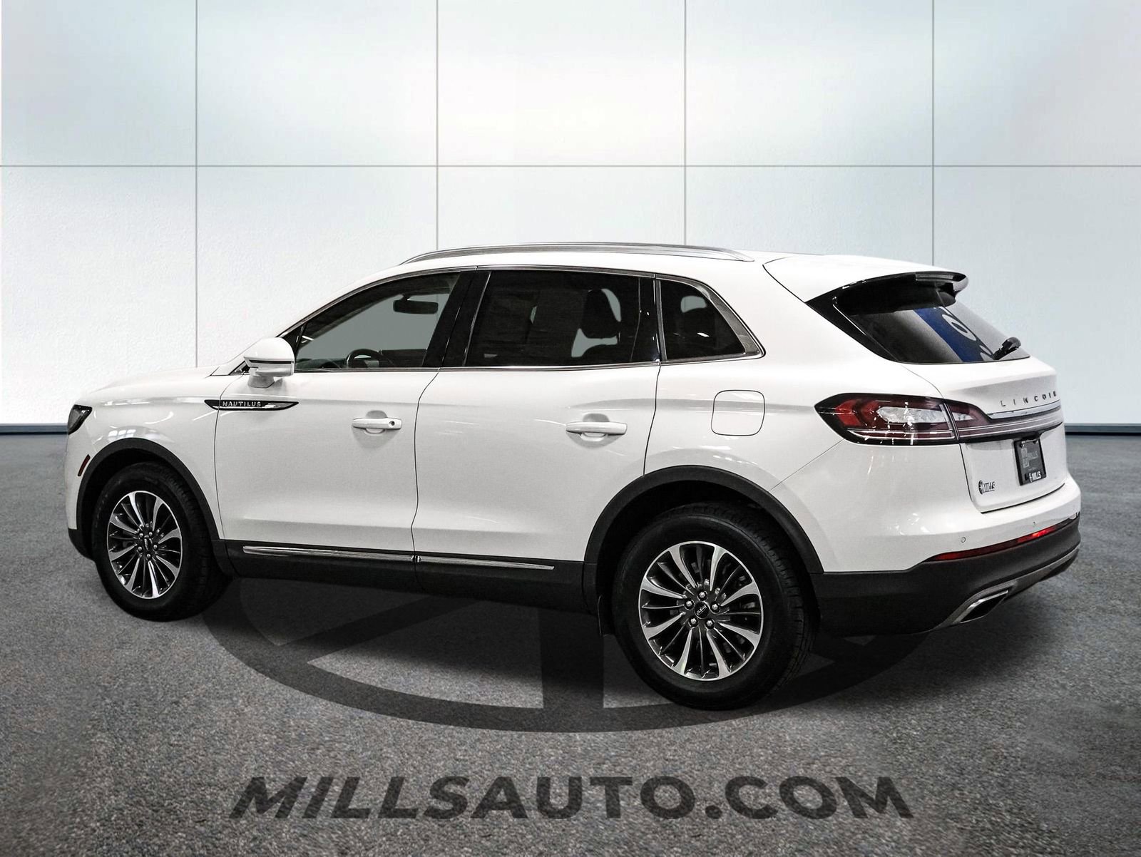 Certified 2022 Lincoln Nautilus AWD w/ Premium Package image 4