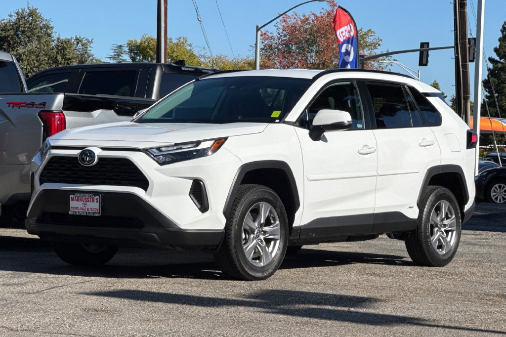 Used 2023 Toyota RAV4 LE AWD/4WD image 7