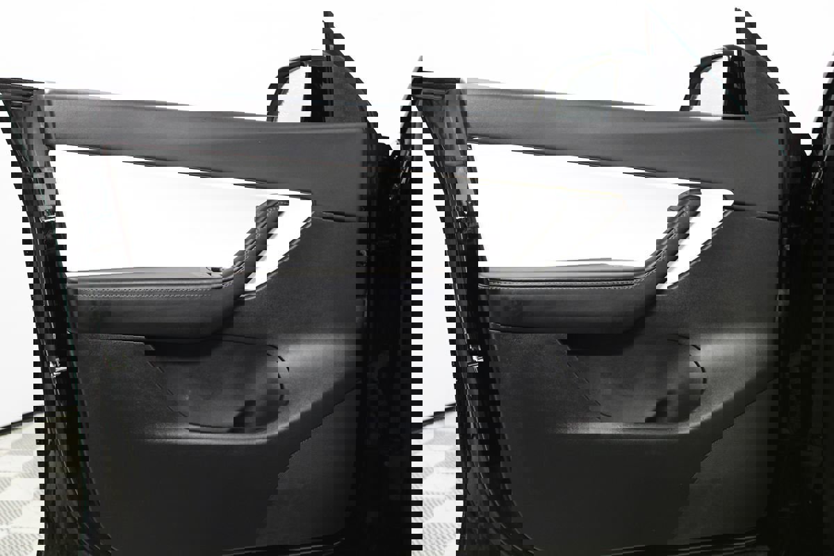 Used 2022 Tesla Model Y Performance image 7