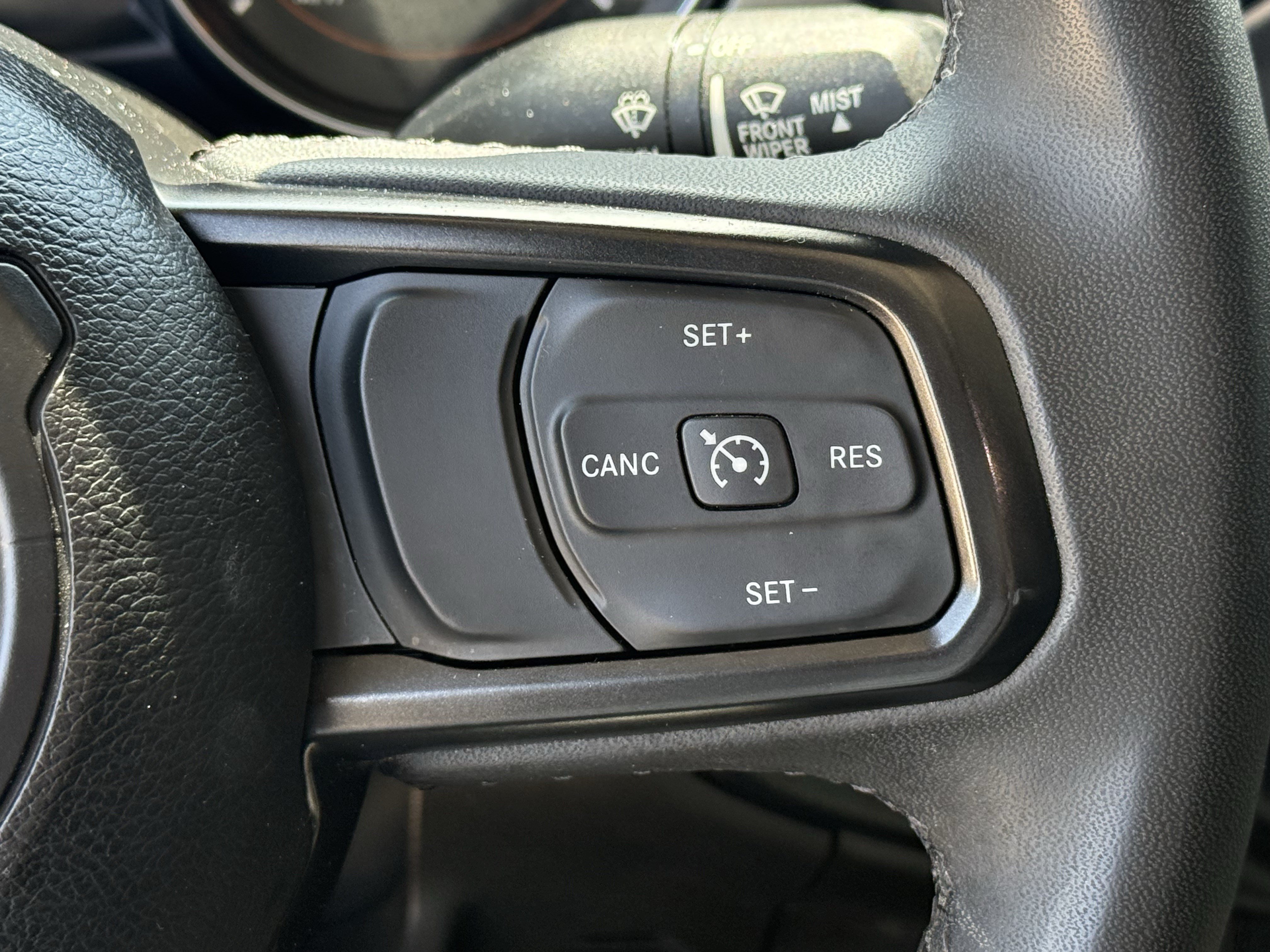 Used 2023 Jeep Gladiator Sport AWD/4WD image 18