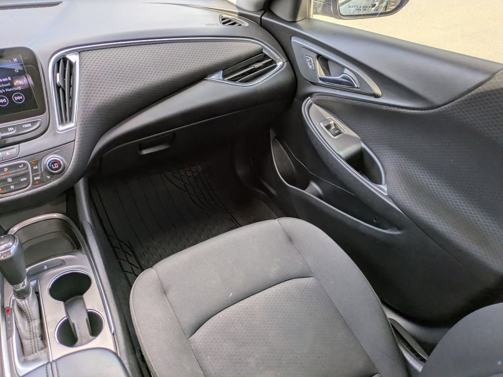 Used 2020 Chevrolet Malibu LT image 17