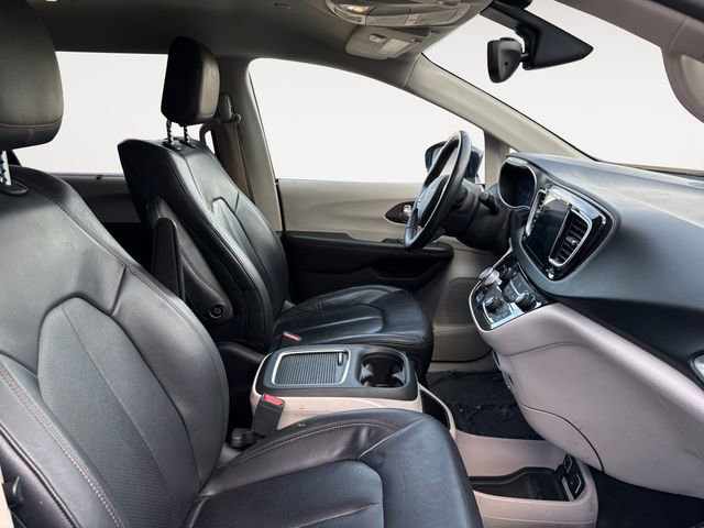 Used 2017 Chrysler Pacifica Touring-L Plus FWD image 14