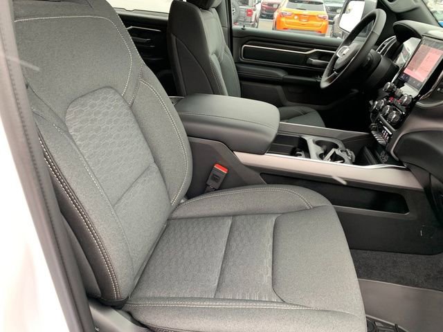 New 2026 RAM 1500 4x4 Crew Cab image 9