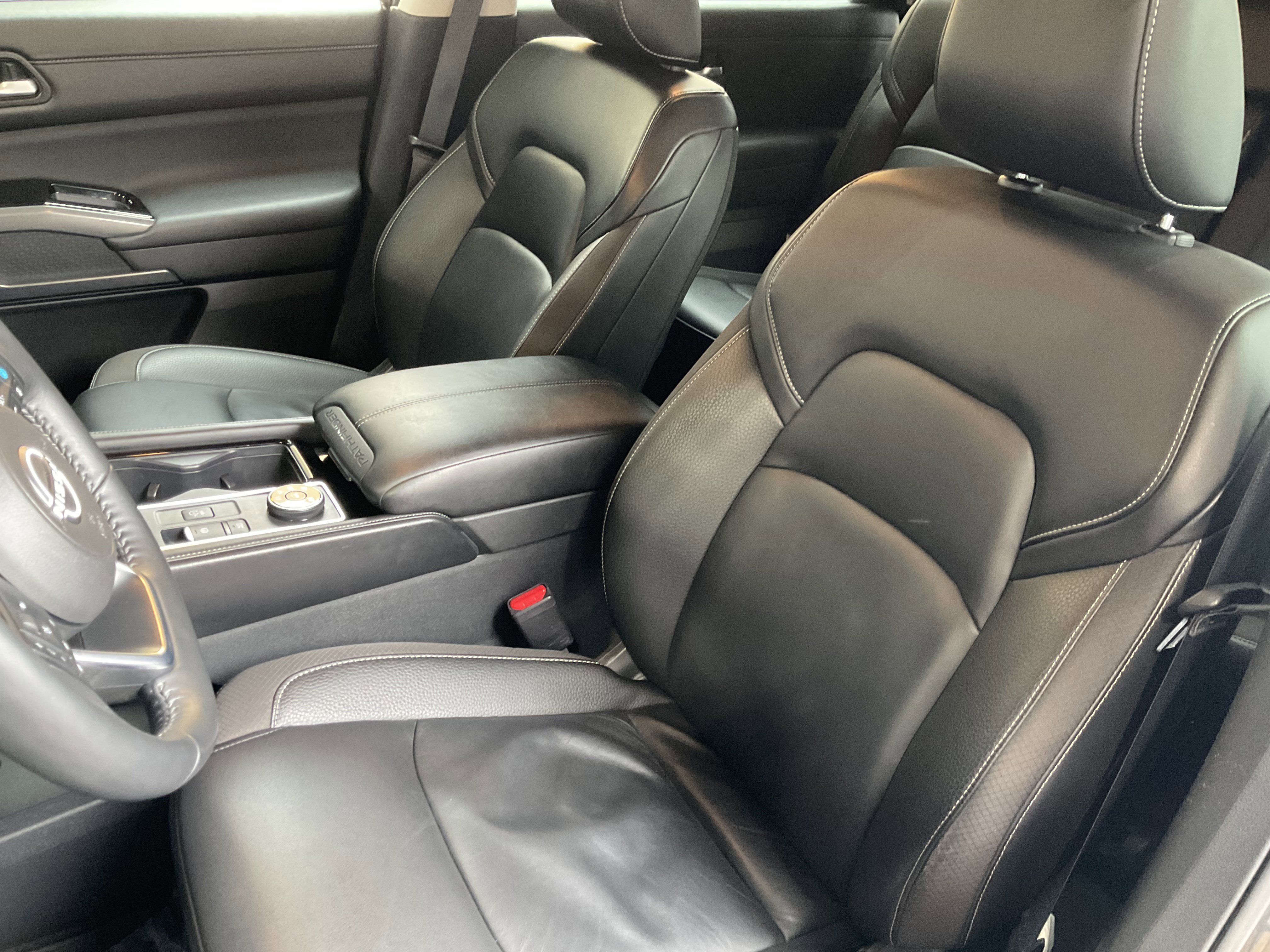 Used 2025 Nissan Pathfinder SL image 31