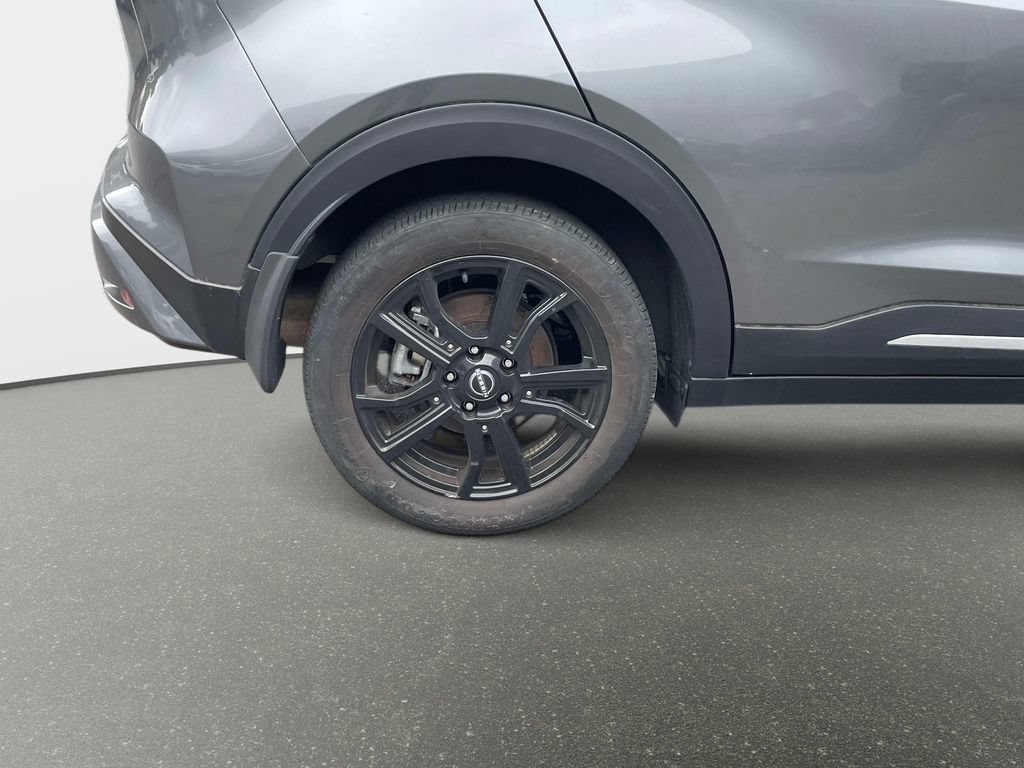 Used 2023 Nissan Kicks SR w/ SR Premium Package FWD image 7