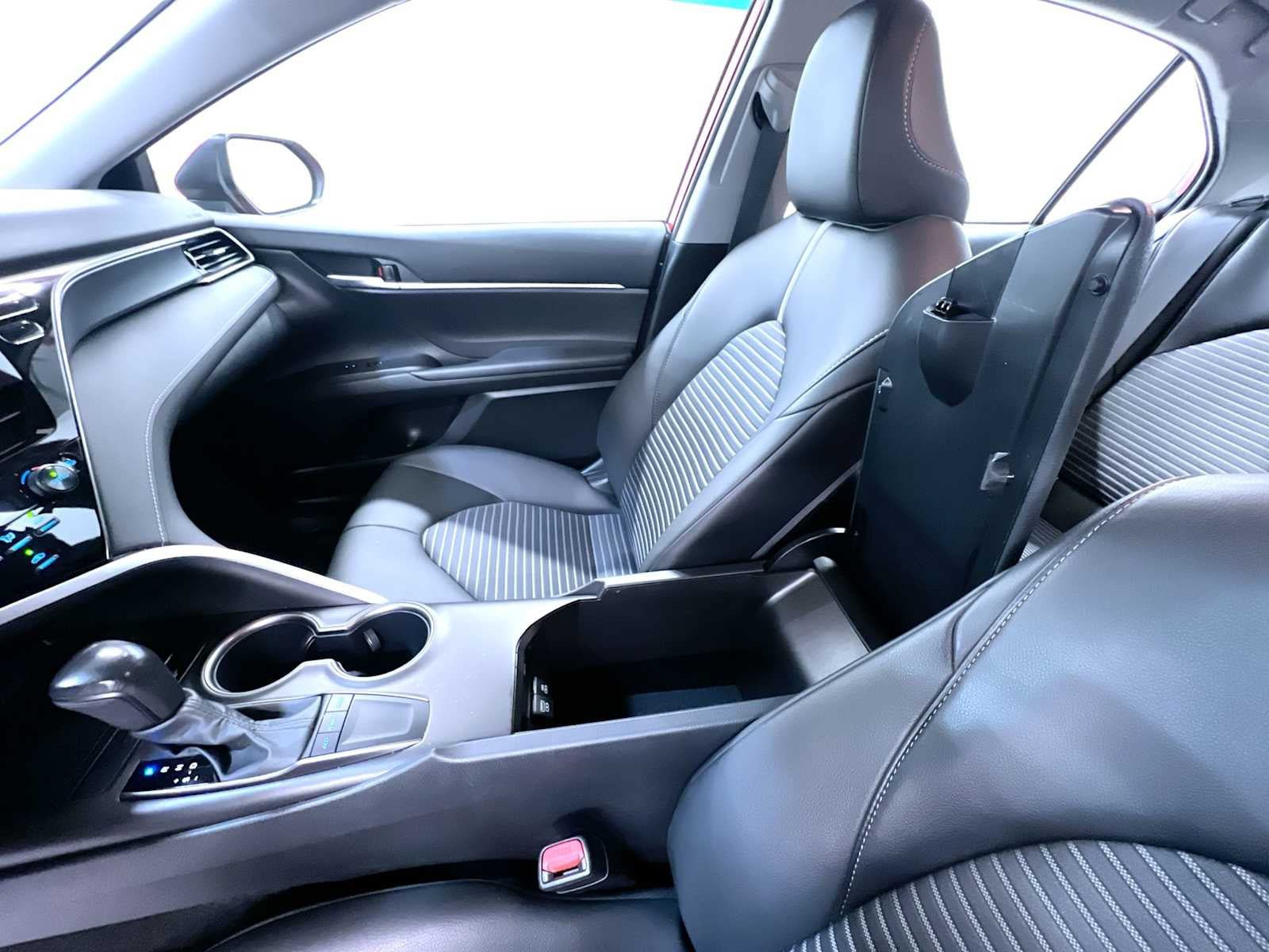 Used 2023 Toyota Camry SE w/ Blackout Package (TMS) FWD image 29