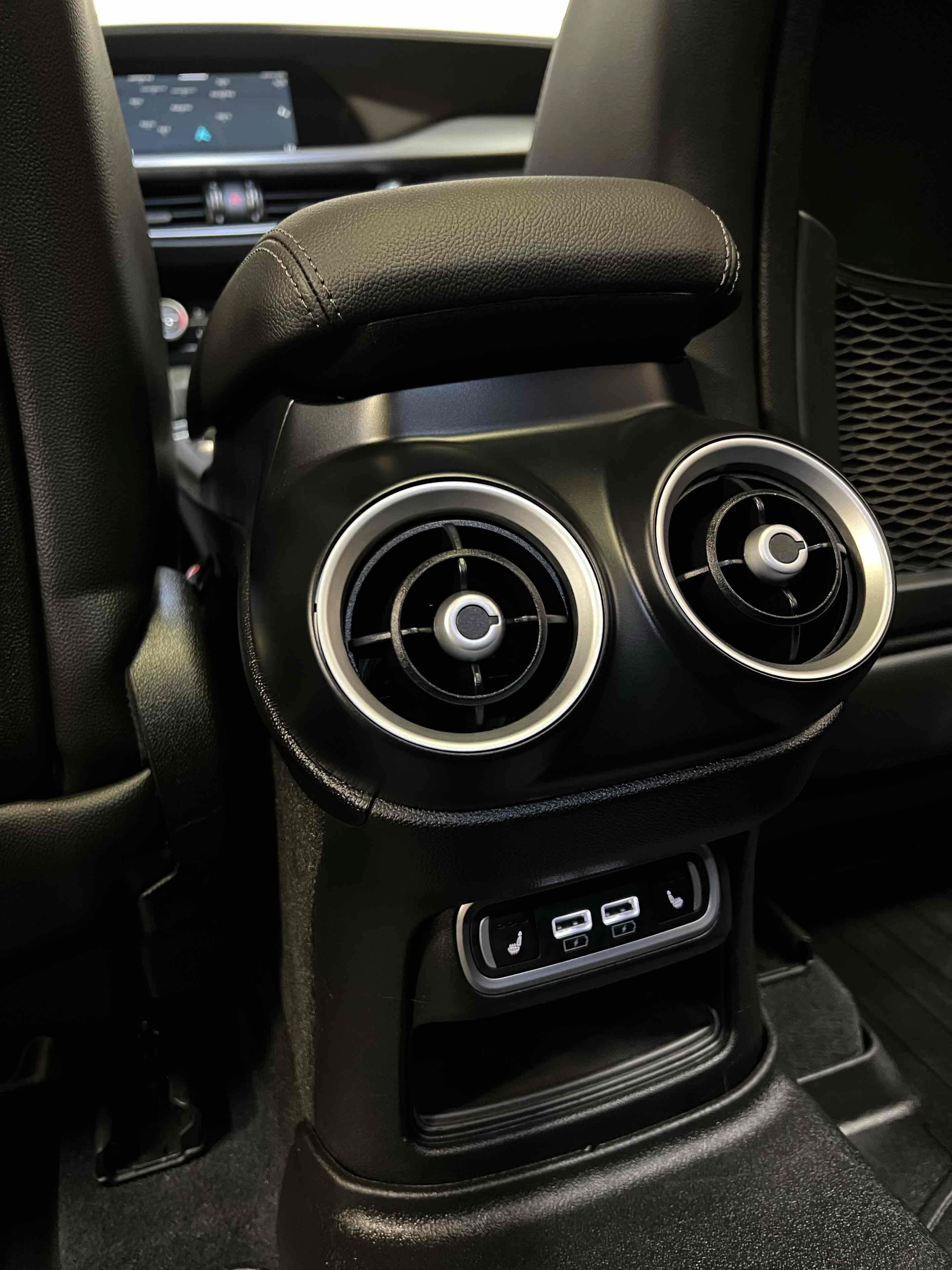 Used 2023 Alfa Romeo Stelvio Veloce AWD/4WD image 28
