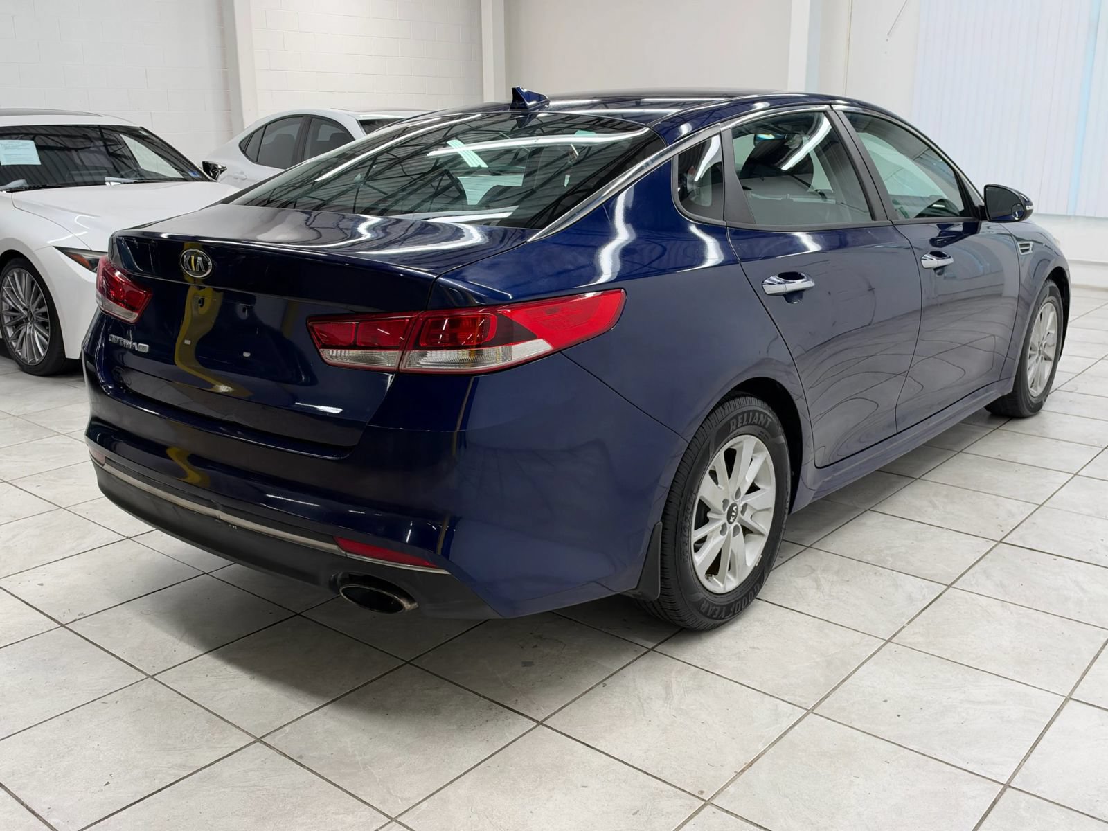 Used 2017 Kia Optima LX FWD image 9
