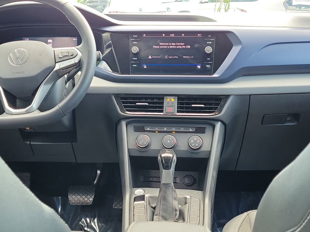 Used 2022 Volkswagen Taos SE image 16