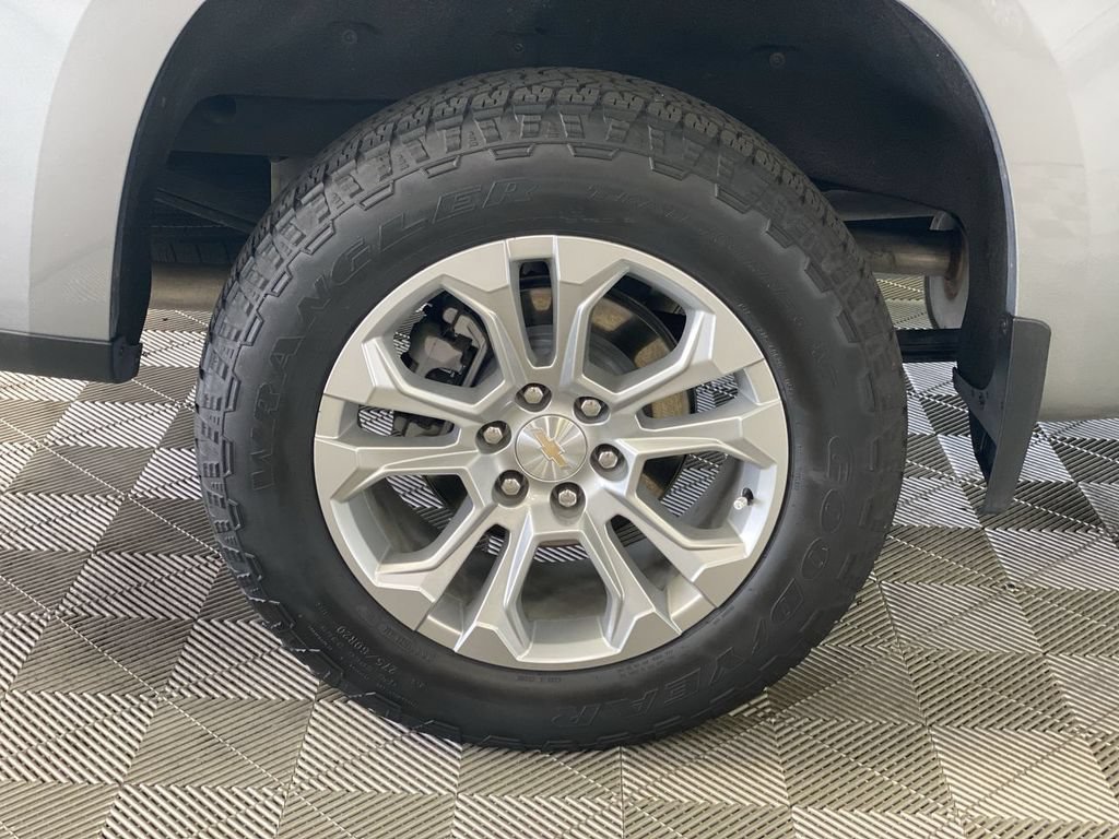 Used 2024 Chevrolet Silverado 1500 LTZ w/ LTZ Convenience Package II AWD/4WD image 39