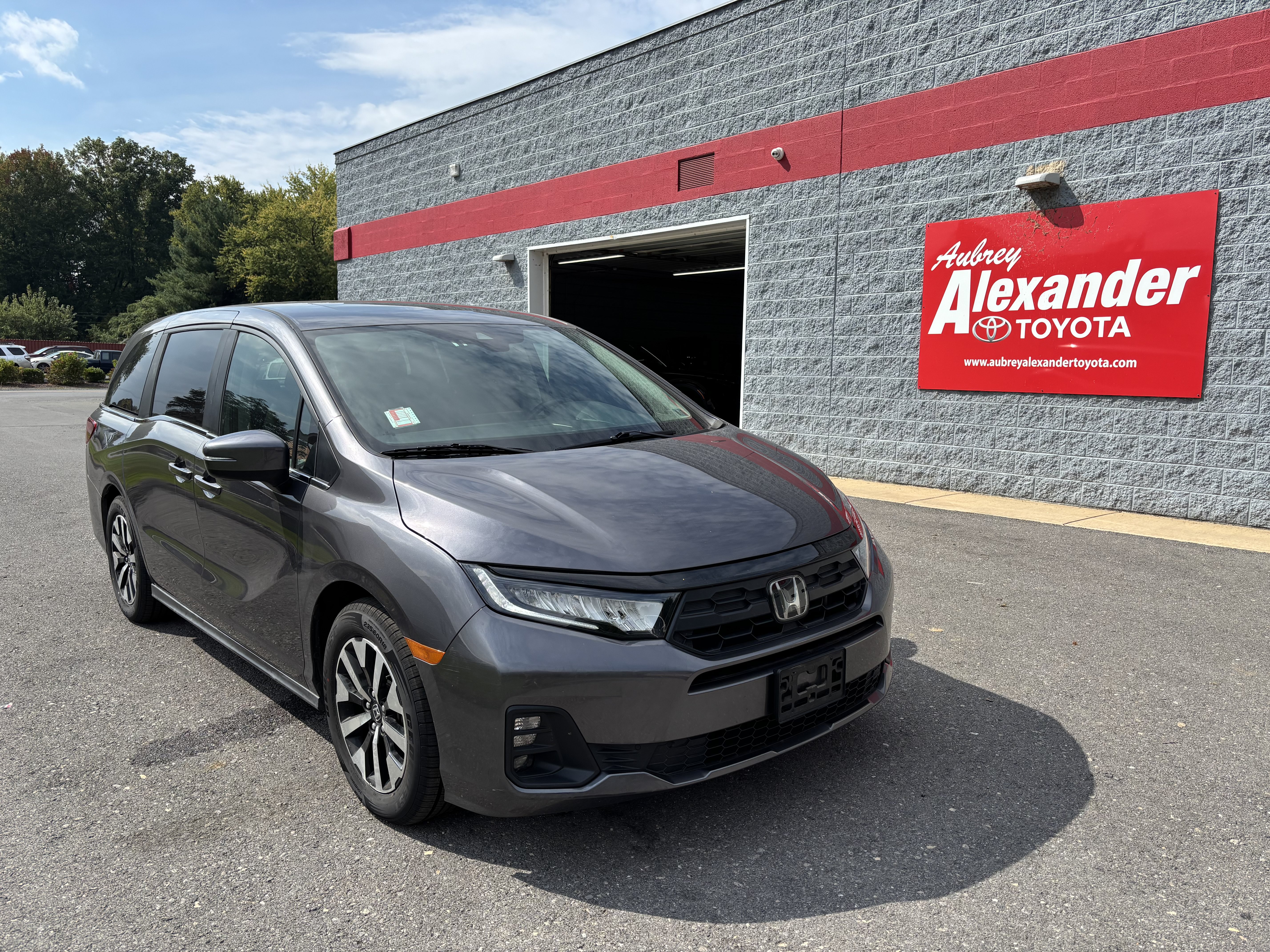 Used 2025 Honda Odyssey EX-L image 1