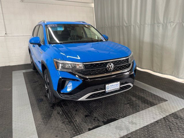 Certified 2023 Volkswagen Taos SE w/ Panoramic Sunroof Package AWD/4WD image 2