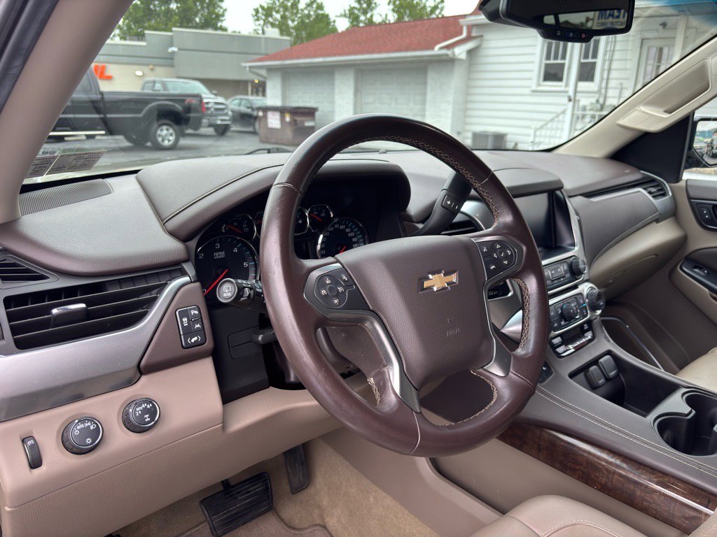 Used 2017 Chevrolet Suburban LT image 11