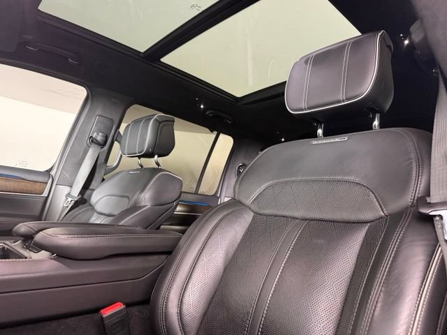 Used 2023 Jeep Grand Wagoneer Series II AWD/4WD image 5