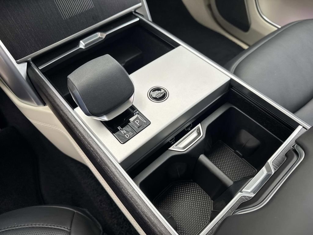 Certified 2024 Land Rover Range Rover Long Wheelbase Autobiography image 26
