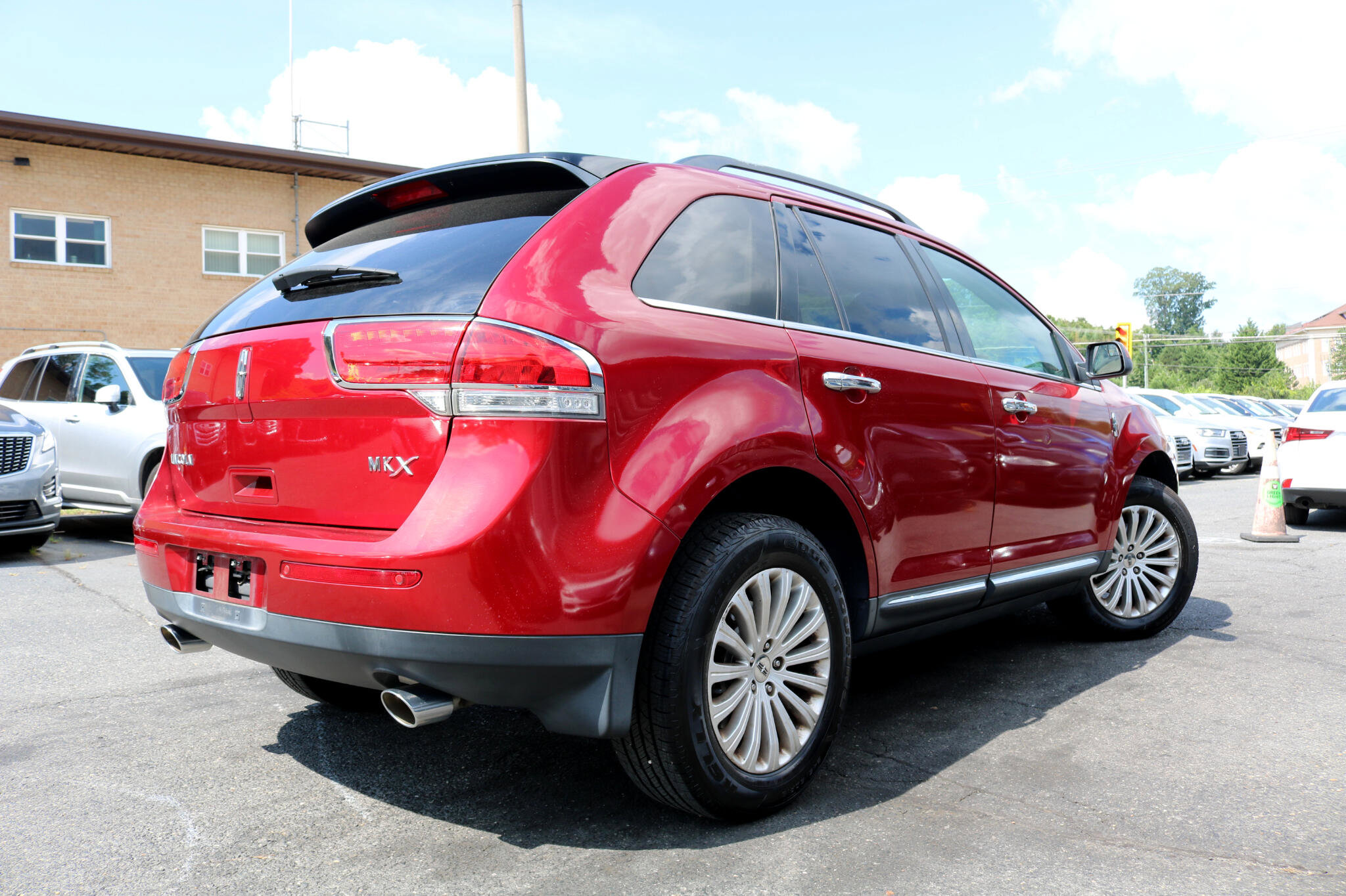 Used 2015 Lincoln MKX FWD w/ Walnut Swirl Wood Package image 2