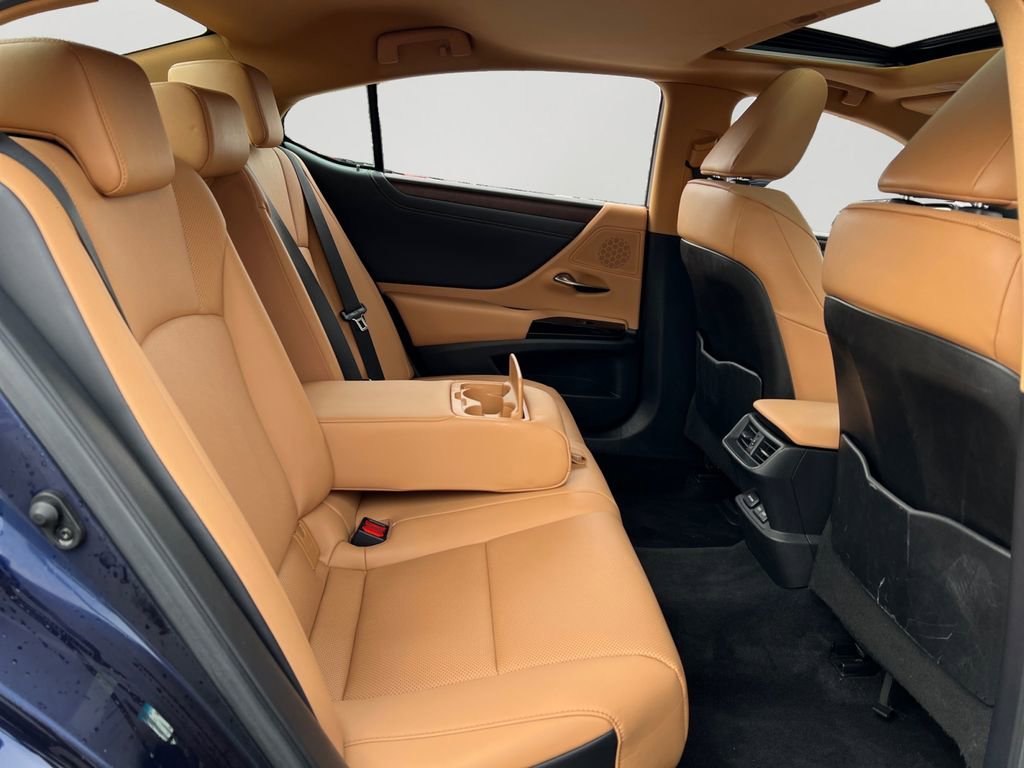 Used 2023 Lexus ES 350 w/ Premium Package image 8