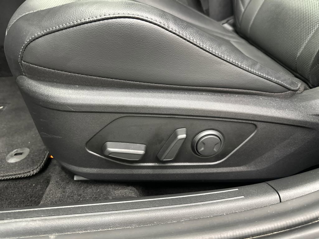 Used 2023 Hyundai Elantra Limited w/ Cargo Package FWD image 10