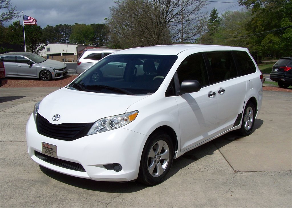 Used 2013 Toyota Sienna L FWD image 3