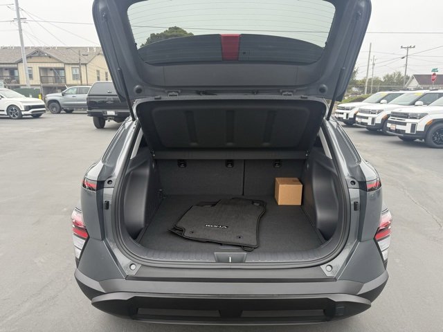 Used 2025 Hyundai Kona SEL image 11