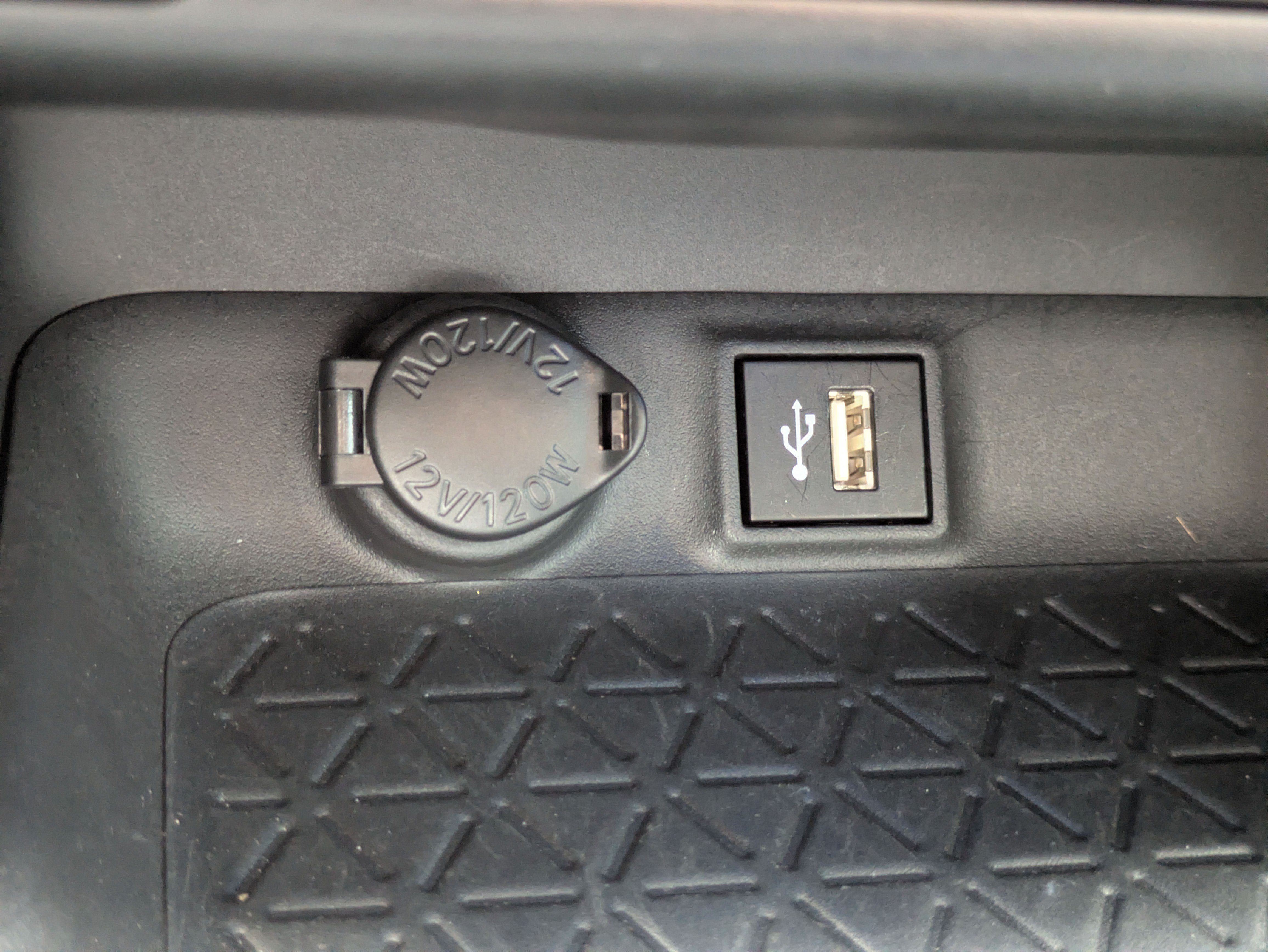 Used 2025 Toyota RAV4 XSE AWD/4WD image 26