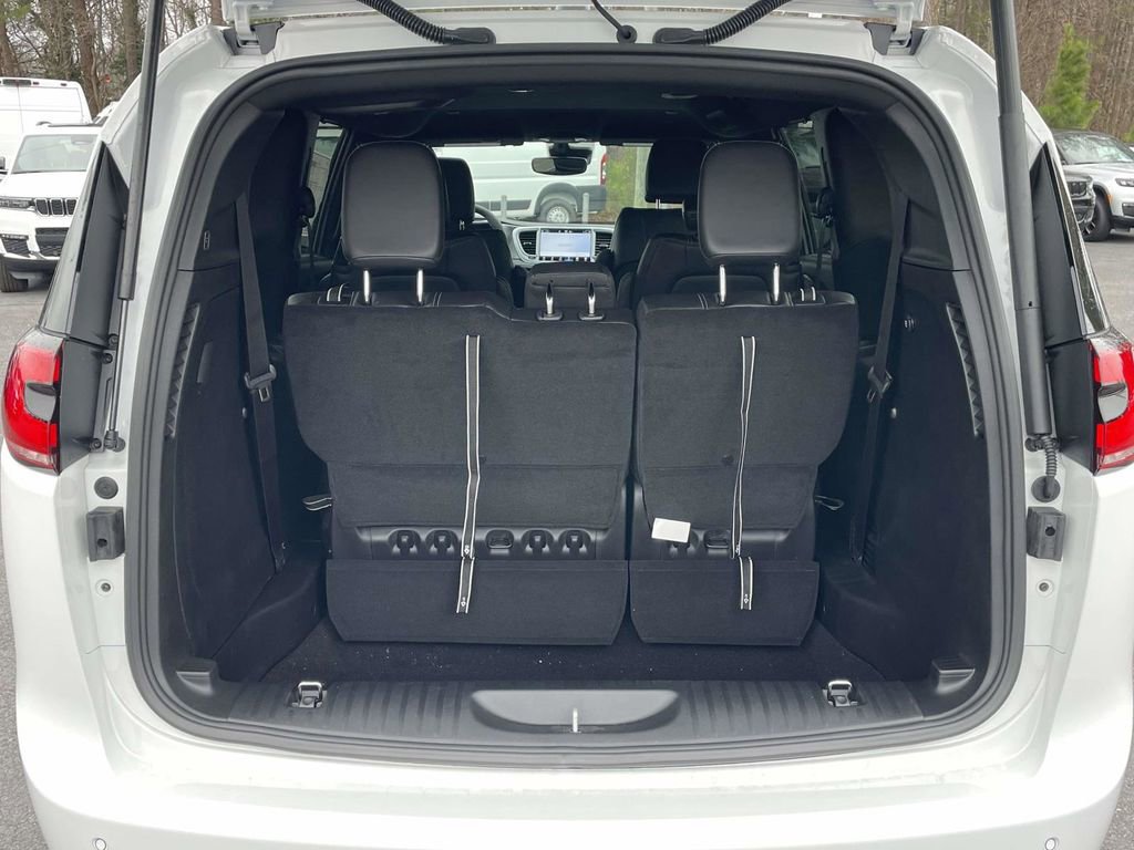 New 2026 Chrysler Pacifica Select image 41