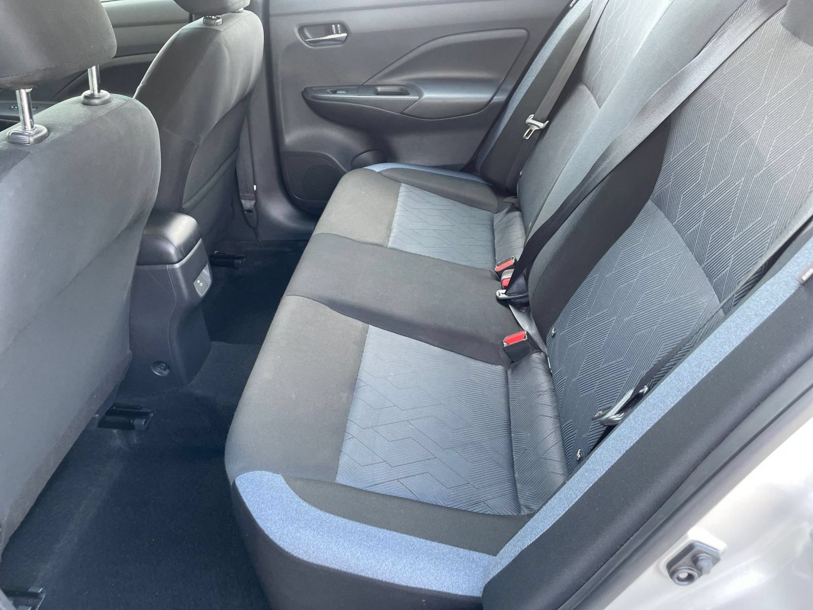 Used 2025 Nissan Versa SV FWD image 23