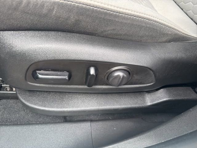 Used 2020 Chevrolet Equinox LT image 18