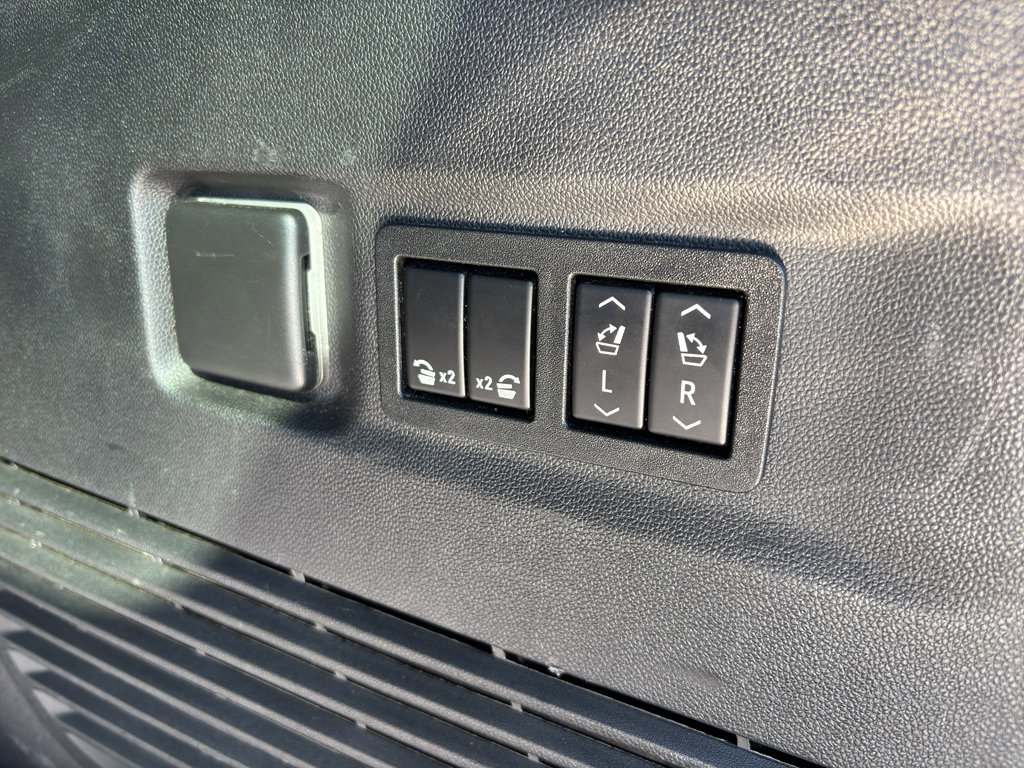 Used 2022 Chevrolet Suburban Premier image 15