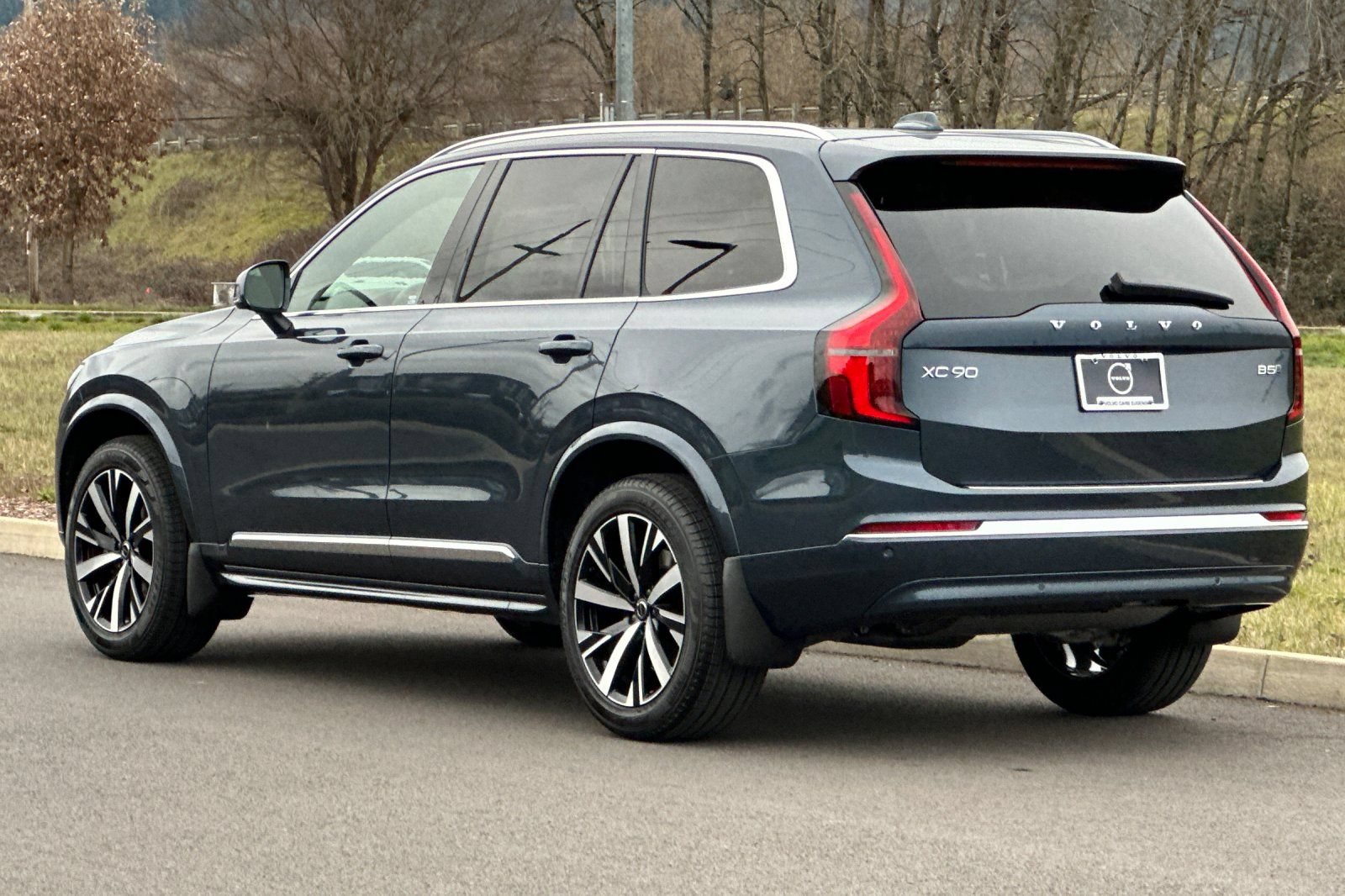New 2026 Volvo XC90 B5 Core w/ Protection Package Premier AWD/4WD image 5