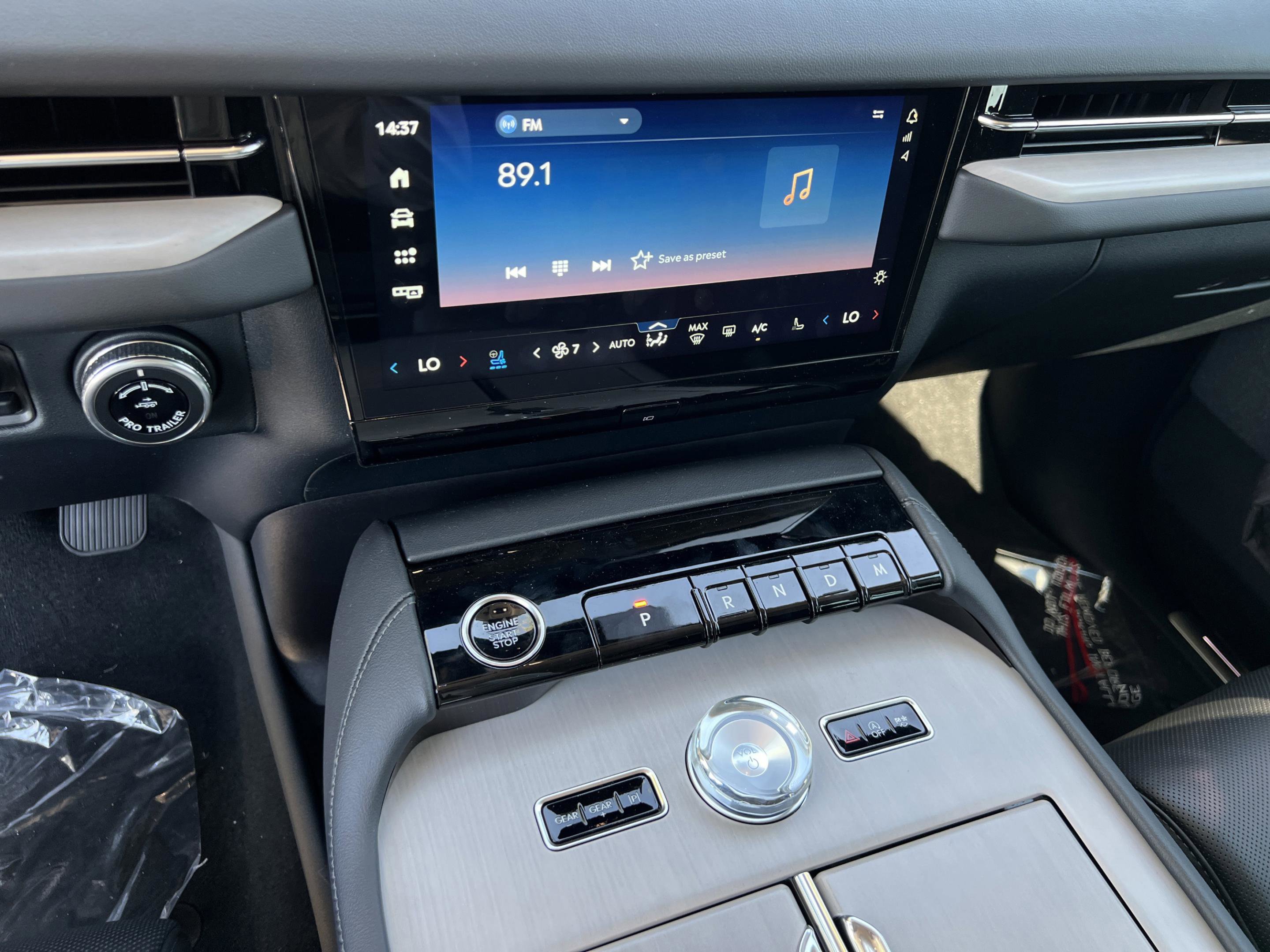 New 2025 Lincoln Navigator L Reserve AWD/4WD image 17