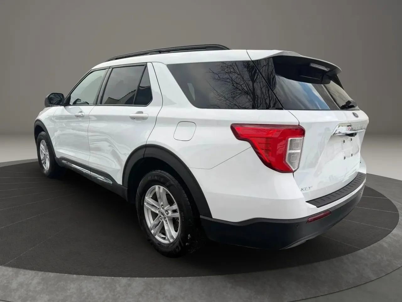 Used 2020 Ford Explorer XLT w/ Comfort Package image 7