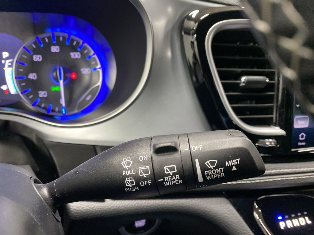 Used 2025 Chrysler Pacifica Limited image 45