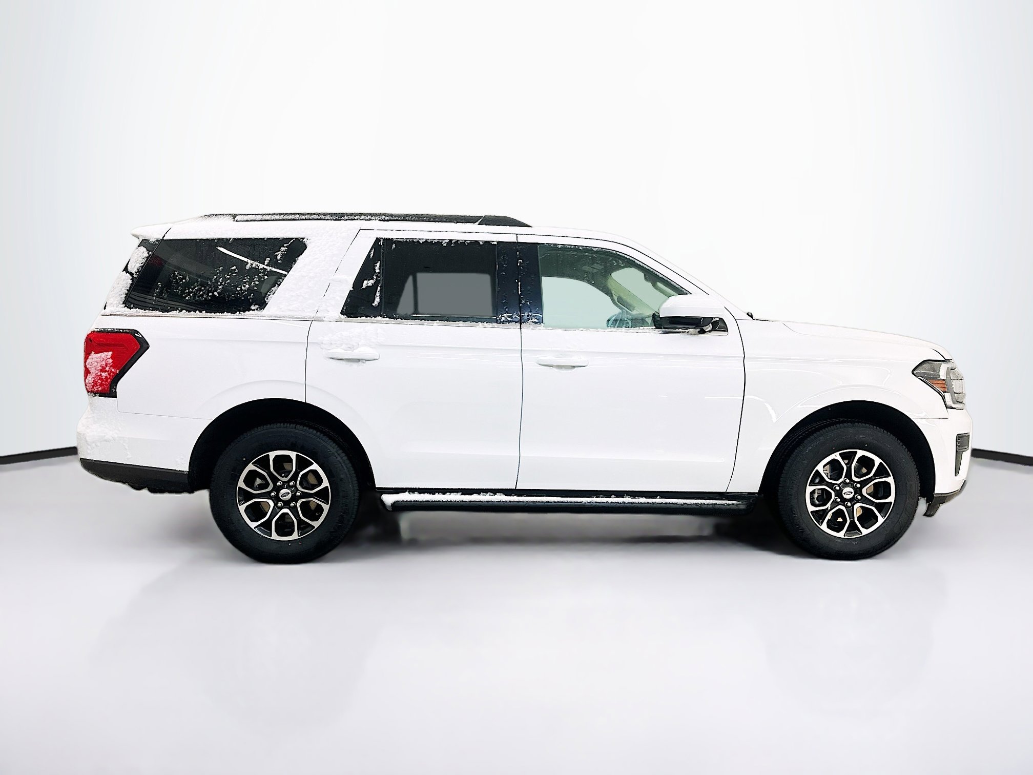 Used 2024 Ford Expedition XLT image 10