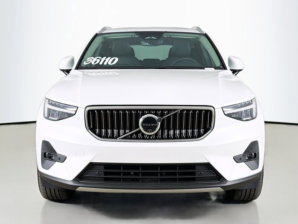 Used 2025 Volvo XC40 B5 Plus AWD/4WD image 2