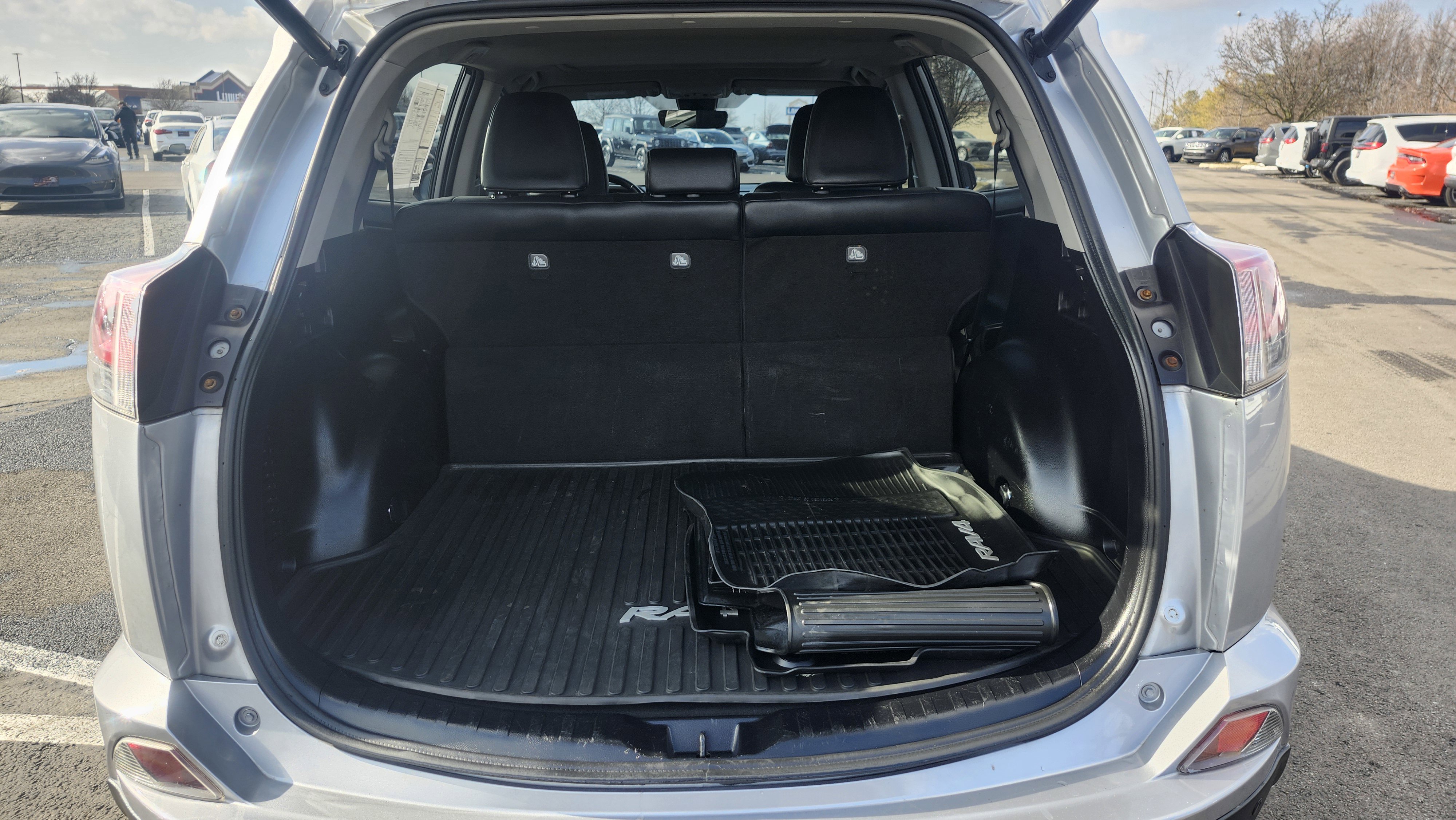 Used 2016 Toyota RAV4 Limited image 21