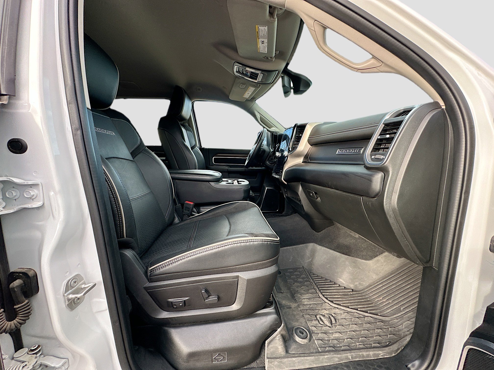Used 2024 RAM 2500 Laramie image 32