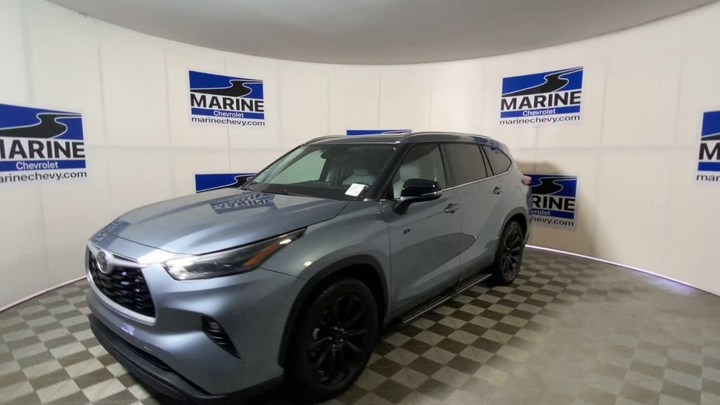 Used 2021 Toyota Highlander XLE FWD image 6